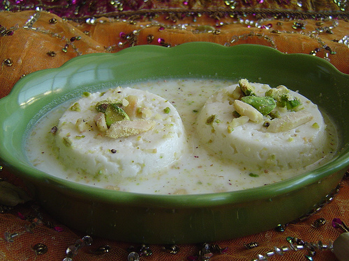 Laziz Ras Malai recipe at PakiRecipes