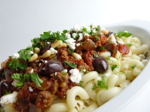 Noodles With Pulses, Meat And Yoghurt recipe